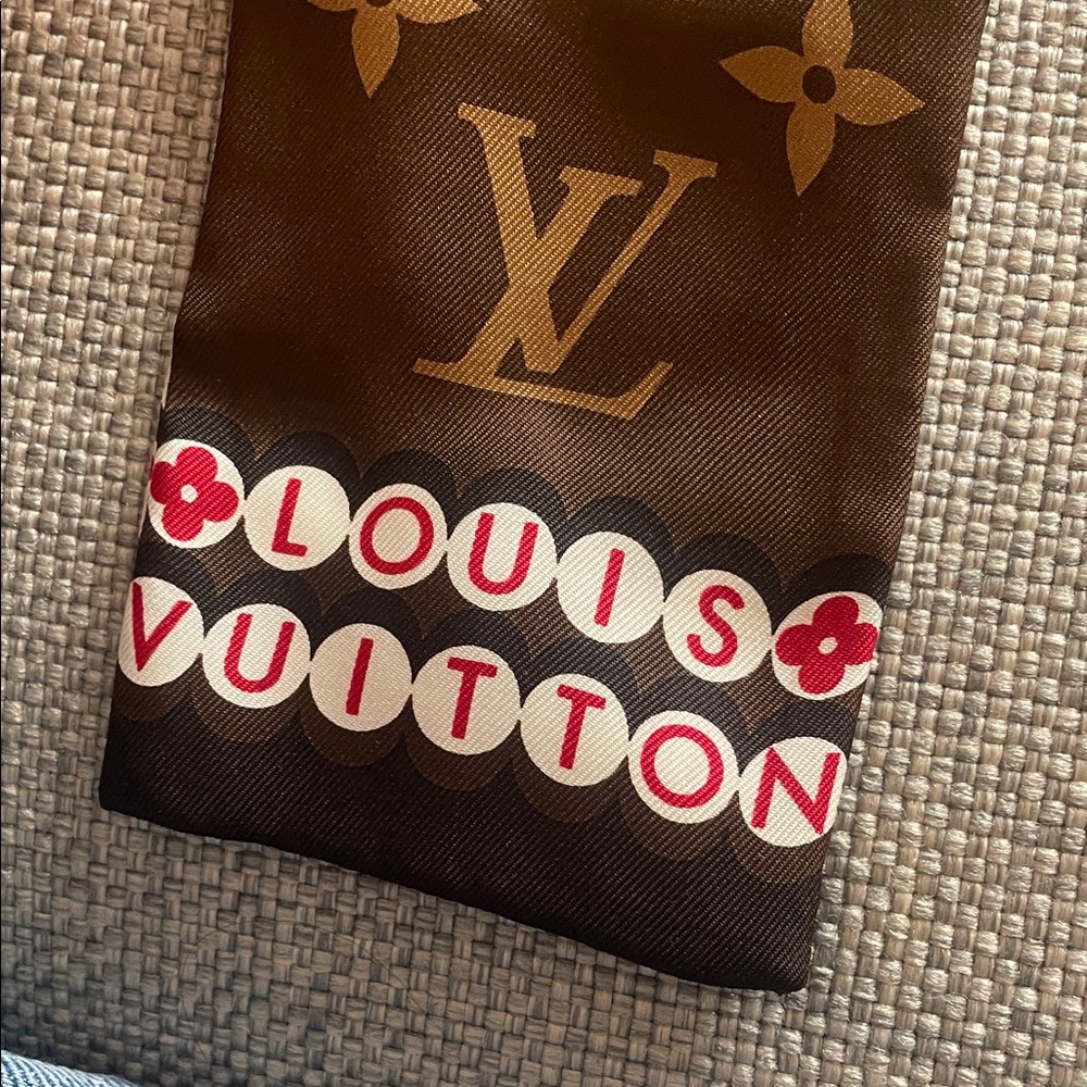 Rare Louis Vuitton Precious Rabbit Bandeau Year of the Rabbit Silk M78135 NWT - Picture 4 of 5